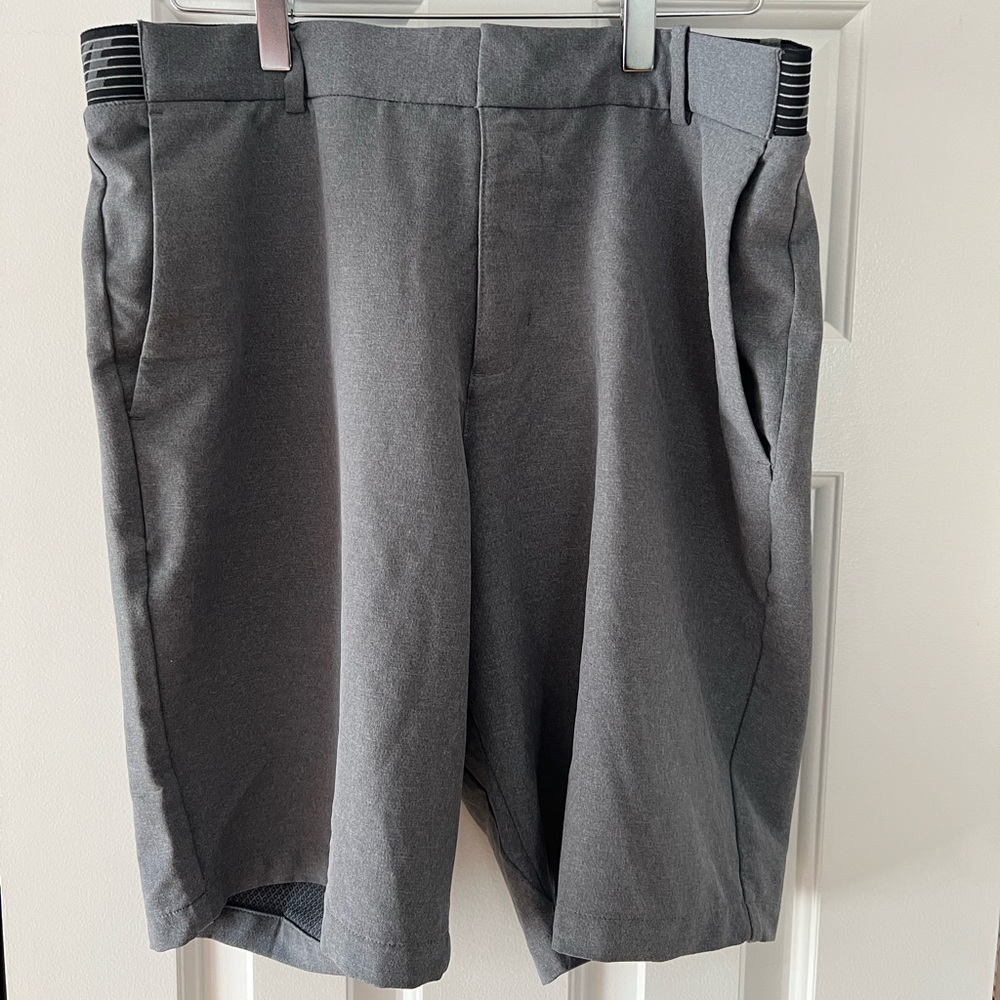 Price drop! Nike Flex Golf Shorts! Take them from the course to the street.